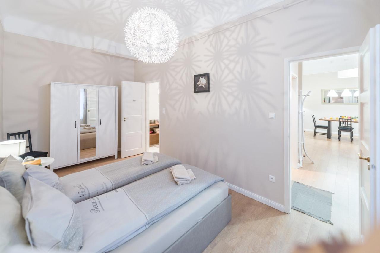Downtown Heart 3 Bdr, 2 Bath, A/C Apartman Budapest Kültér fotó