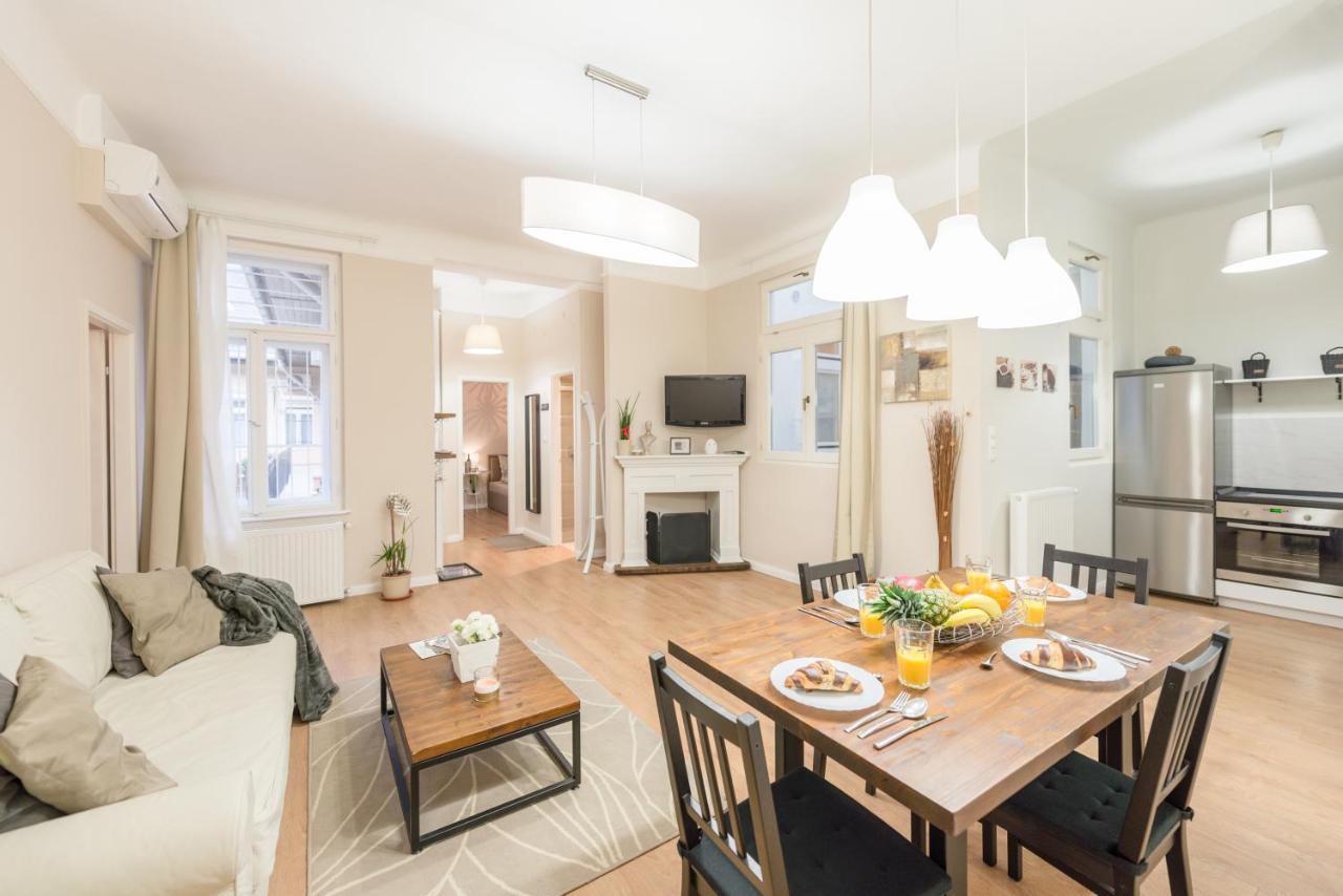 Downtown Heart 3 Bdr, 2 Bath, A/C Apartman Budapest Kültér fotó